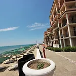 Menada Andalusia Елените