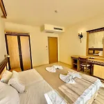 Menada Andalusia Апартаменты Елените